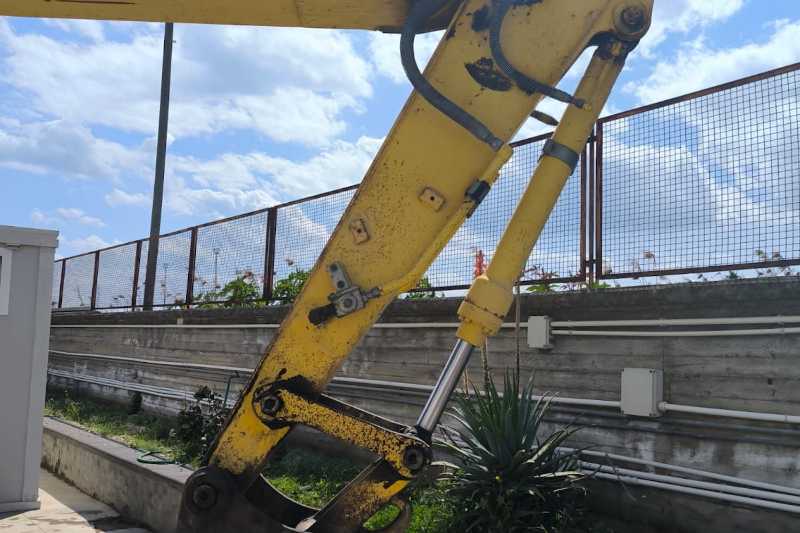 OmecoHub - Immagine NEW HOLLAND E145